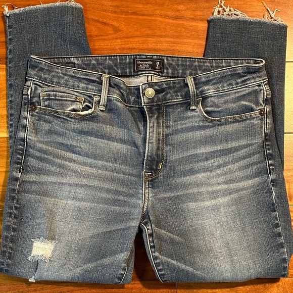 Abercrombie & Fitch Harper Ankle Jeans - Picture 3 of 9